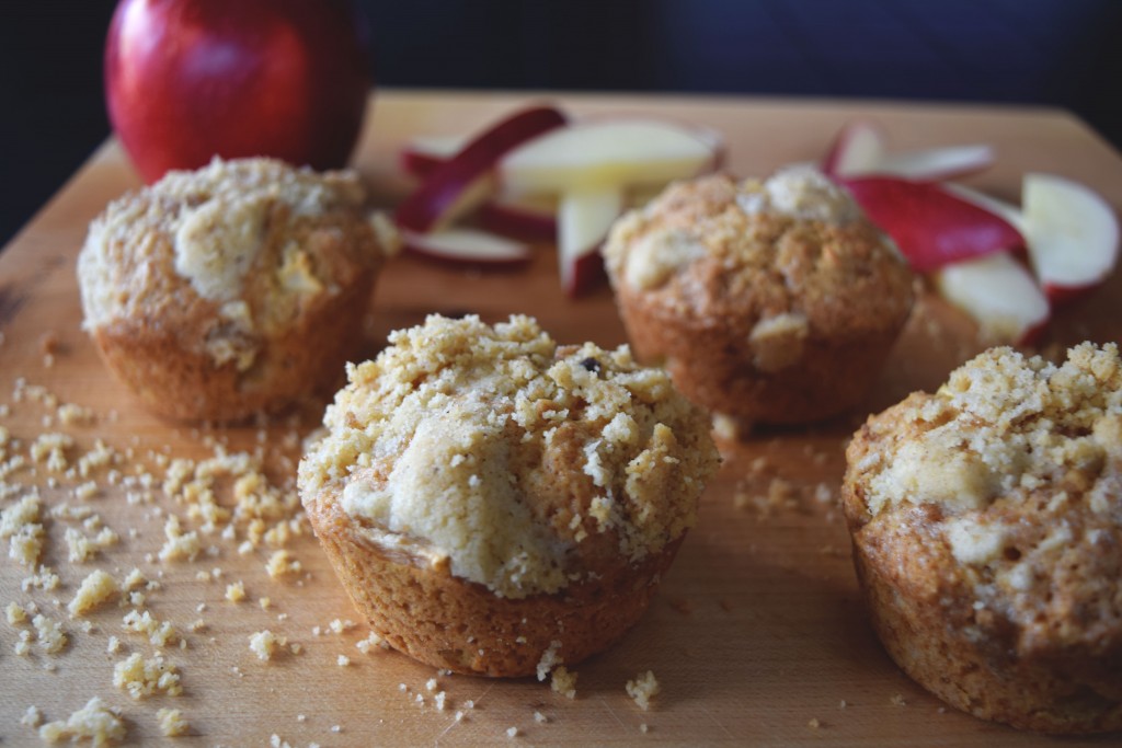 Apple-Cinnamon Muffins with Walnut Streusel Fete-a-Tete 