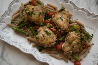Rosemary Balsamic Roasted Chicken with Summertime Pasta Primavera Fete-a-Tete